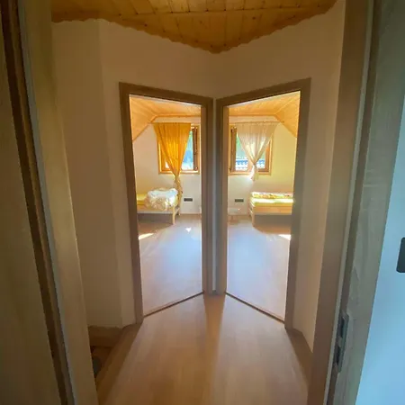 Drevenica Li-ne Feriehus *